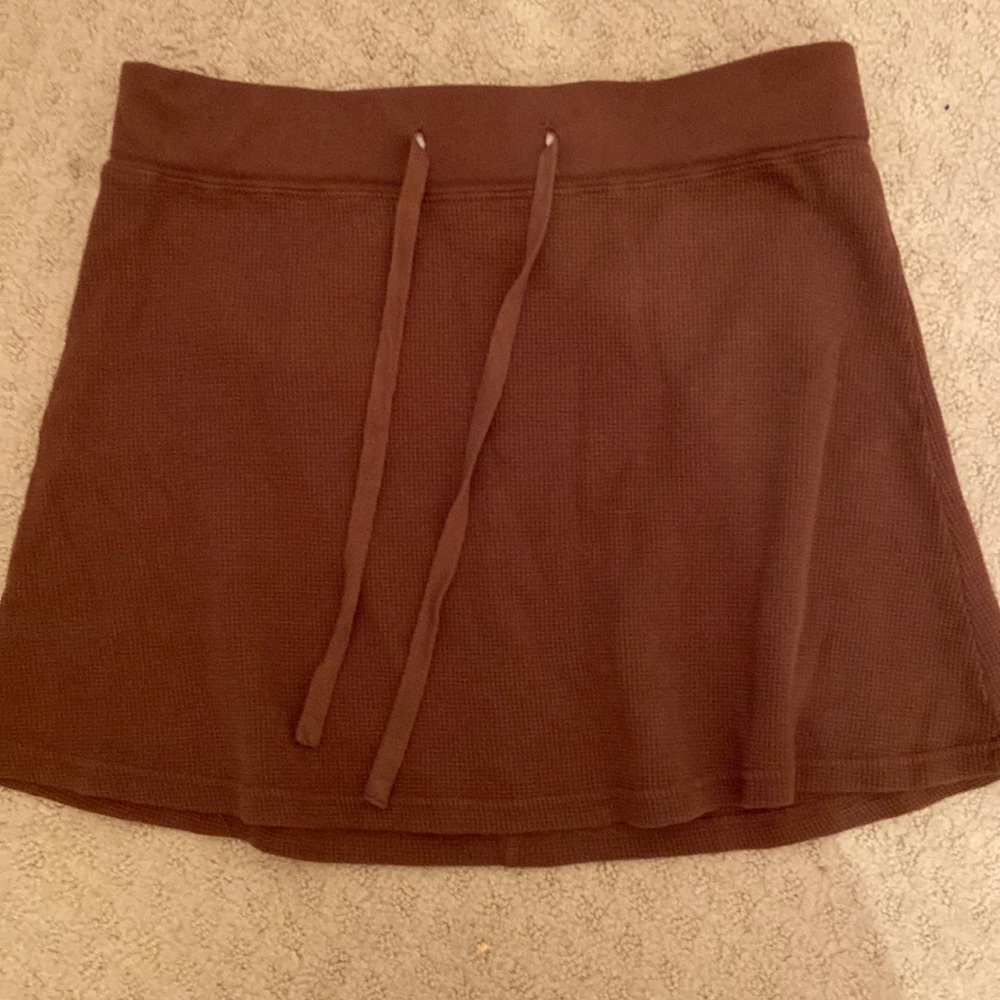 super cute brown brandy melville skirt, worn once!